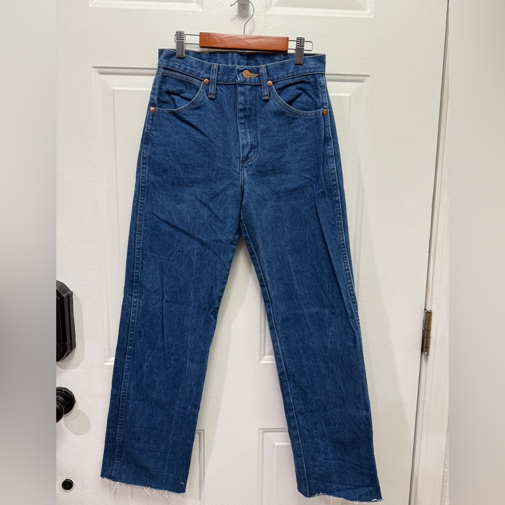 Wrangler dark wash 100% cotton jeans 26 x 28 women’s